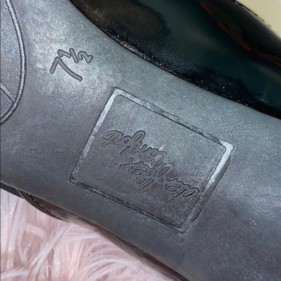 Black Heels - Picture 4 of 4